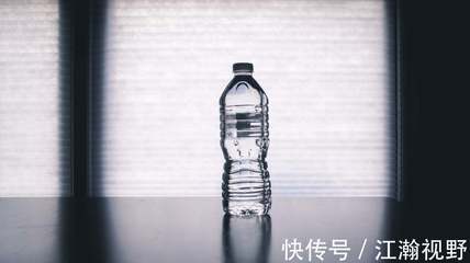 賣水賣到300億？日賺兩千萬的農(nóng)夫山泉，功能性茶飲料浪潮下的攻防戰(zhàn)